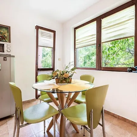 Spacious 2br In The Center Apartament Varna