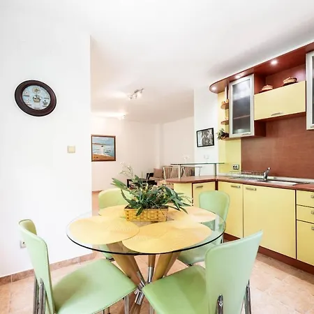 Apartament Spacious 2br In The Center